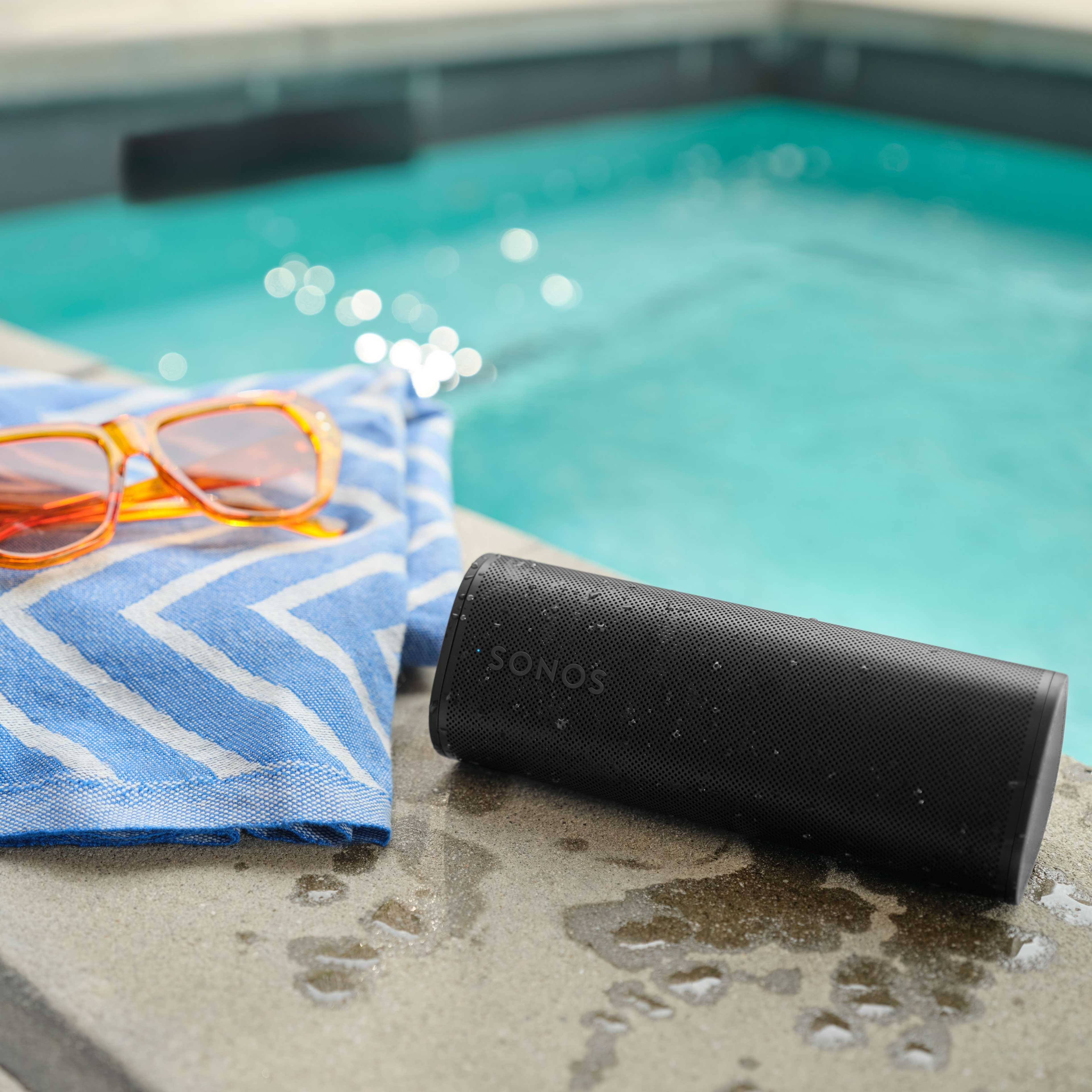 Roam 2 black poolside with towel