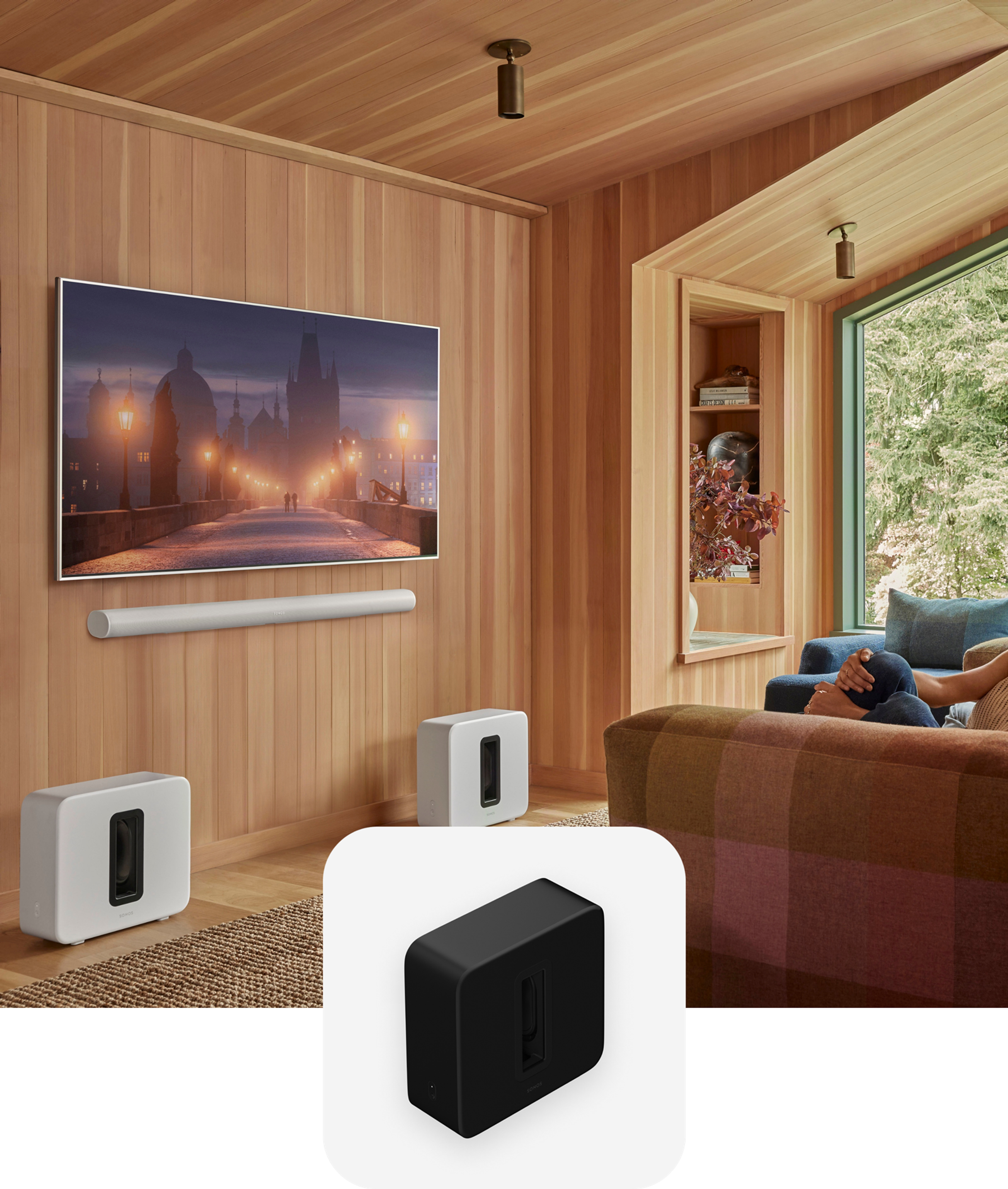 Dos Sonos Sub 4 y Arc Ultra en color blanco con una TV, y una fotografía superpuesta de Sub 4 en color negro